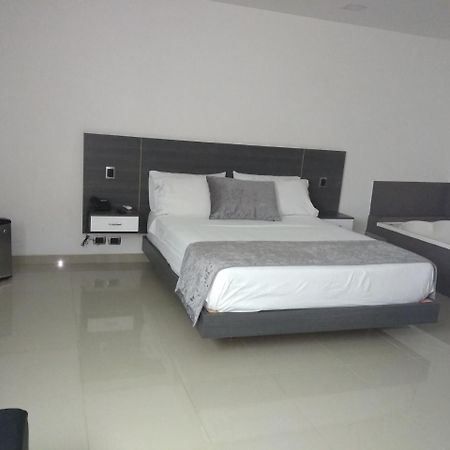Calle 10 Express Hotel ميديلين المظهر الخارجي الصورة