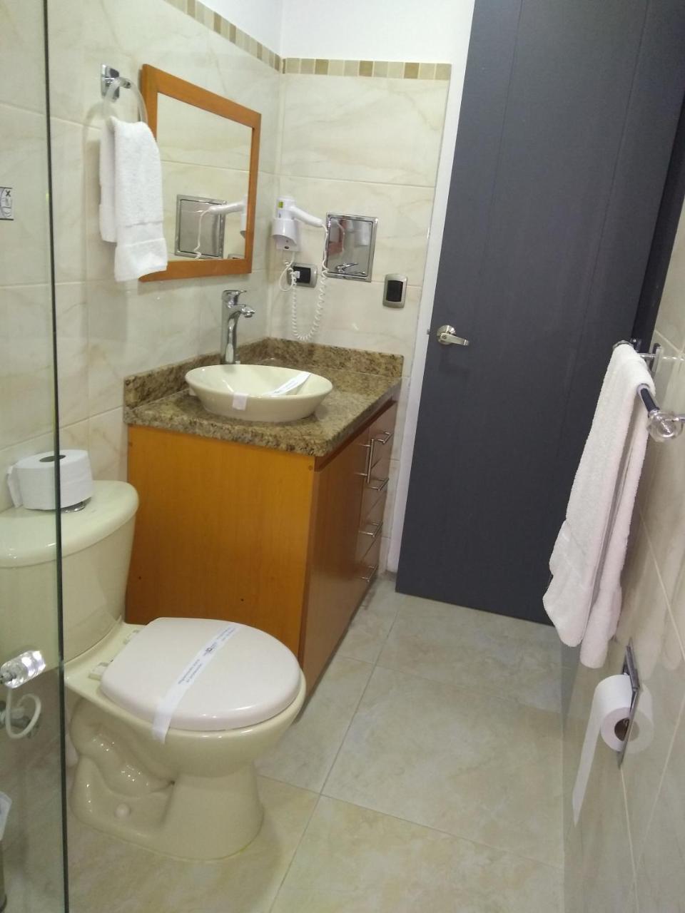 Calle 10 Express Hotel ميديلين المظهر الخارجي الصورة