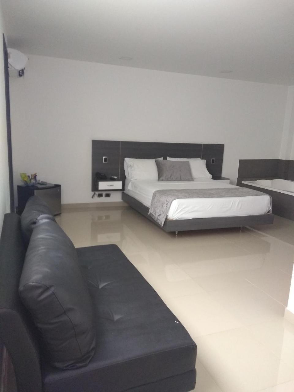Calle 10 Express Hotel ميديلين المظهر الخارجي الصورة