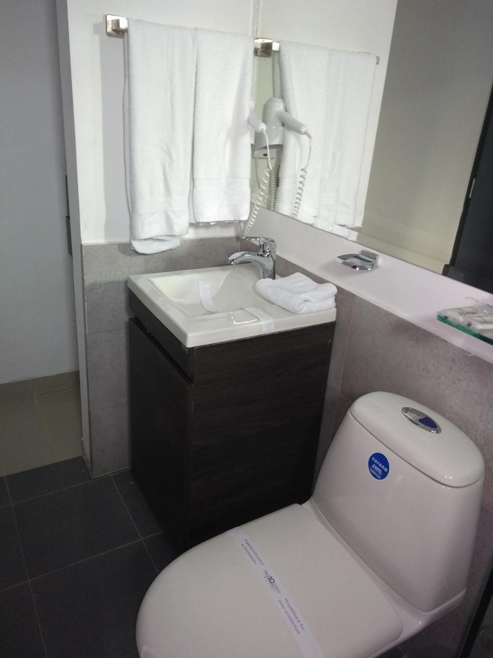 Calle 10 Express Hotel ميديلين المظهر الخارجي الصورة