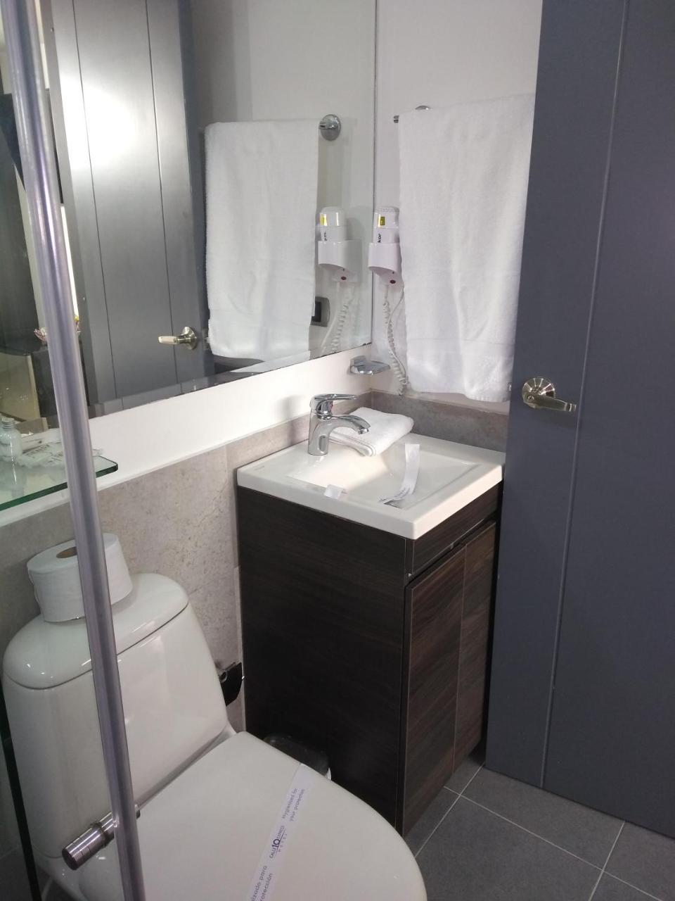 Calle 10 Express Hotel ميديلين المظهر الخارجي الصورة